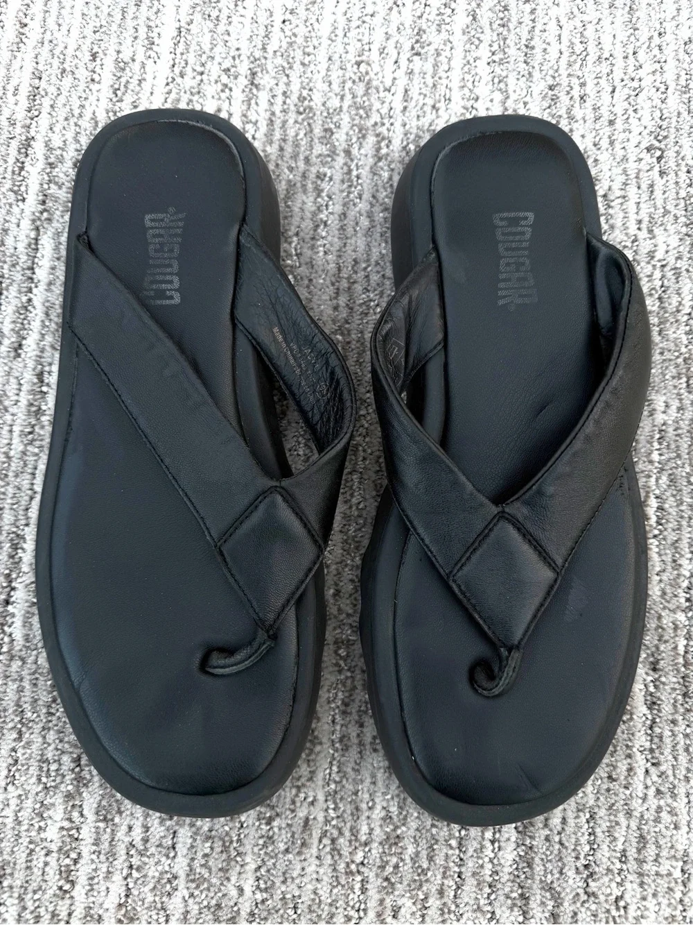 Cougar Jacy Black Leather Chunky Platform Thong Sandals Flip Flops Size 9
